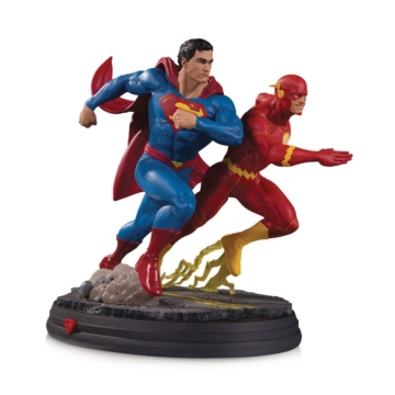 DC Gallery Szobor Superman vs The Flash Racing 2nd Edition 26 cm