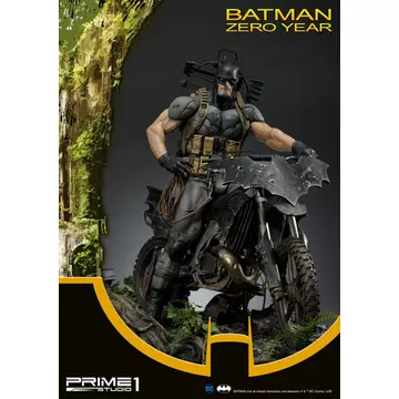 DC Comics Szobor Batman Zero Year 64 cm