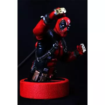 Előrendelhető Marvel Deadpool Szobor 16 cm