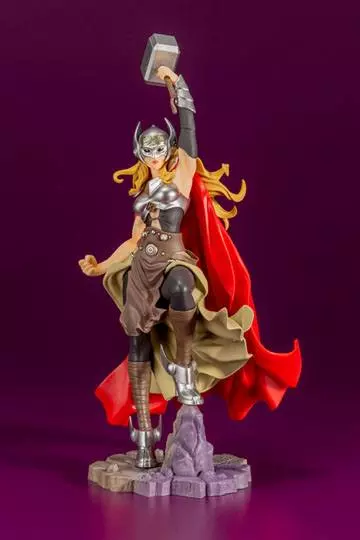 Előrendelhető Marvel Szobor Thor (Jane Foster) 31 cm