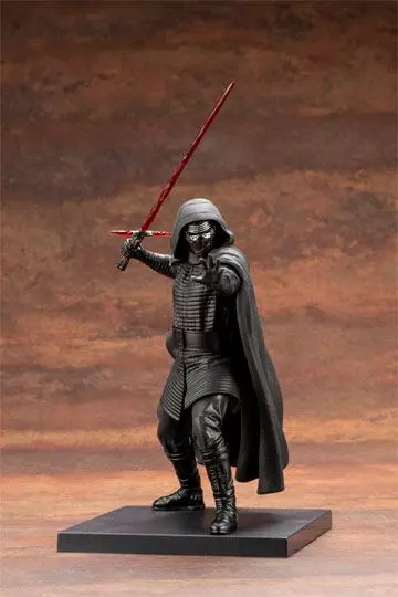 Előrendelhető Star Wars Episode IX Kylo Ren Figura 18 cm