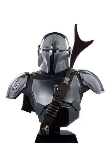 Star Wars The Mandalorian Életnagyságú Mellszobor The Mandalorian - Din Djarin 86 cm